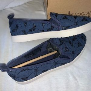 Kookaburra by UGG slip on shoes